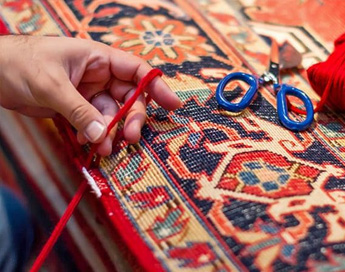 خدمات تخصصی و حرفه ای رفوی فرش در قالیشویی آذر قم